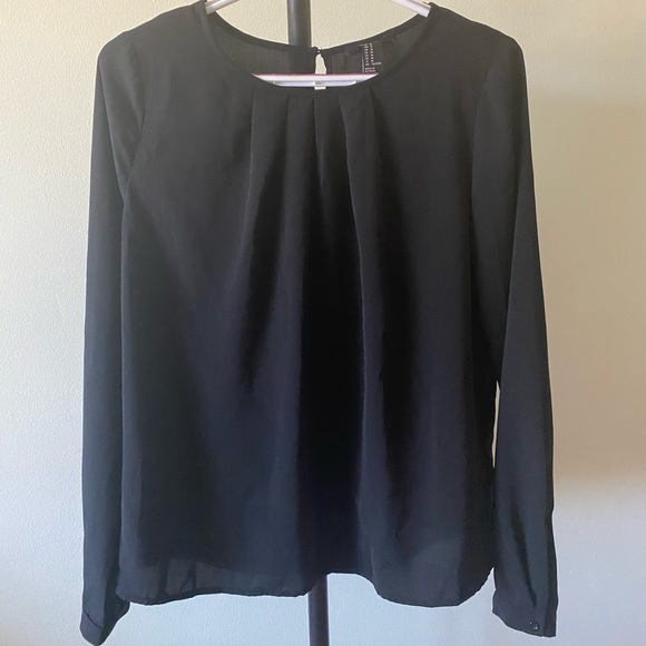 Forever 21 Tops - New, Forever21 long sleeve woven top, Size MEDIUM, Color BLACK